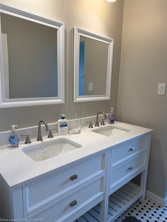 728 Jamestown Road, Auburn Hills, MI 48326 — Photo 9