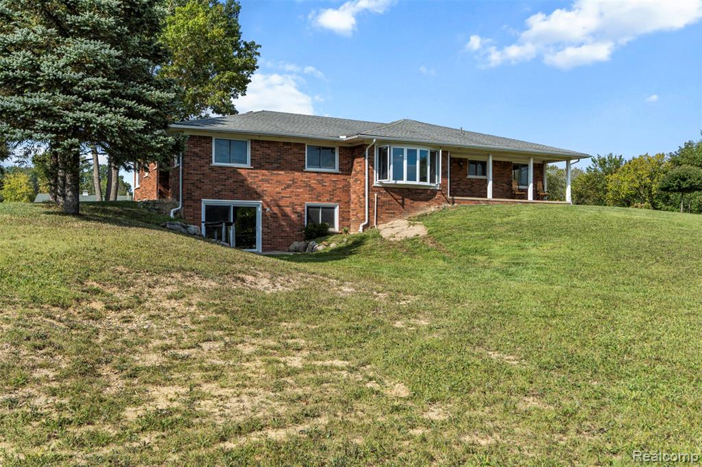 2666 E Oakwood Road, Addison, MI 48370 — Photo 2