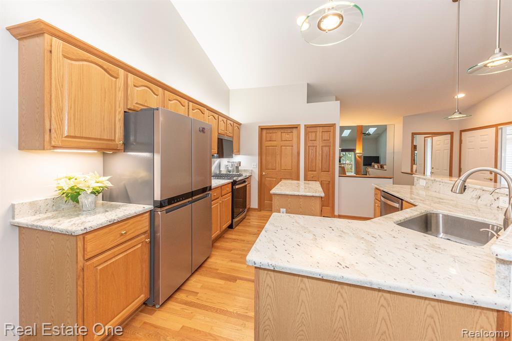 61024 Evergreen Court, 23, South Lyon, MI 48178 — Photo 13
