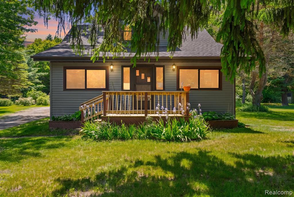 4207 Pine Grove Avenue, Fort Gratiot, MI 48059 — Photo 2
