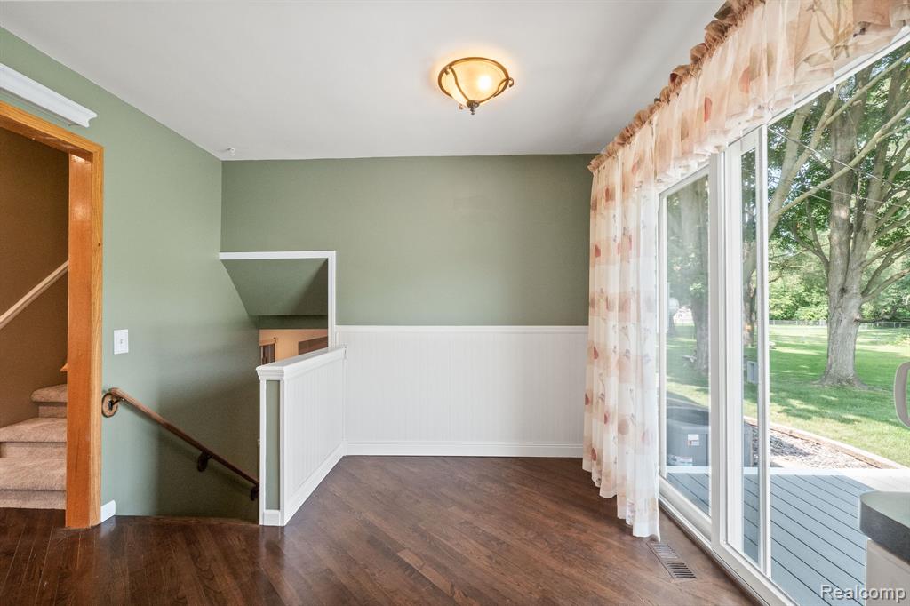 749 Mariday Street, Lake Orion, MI 48362 — Photo 10