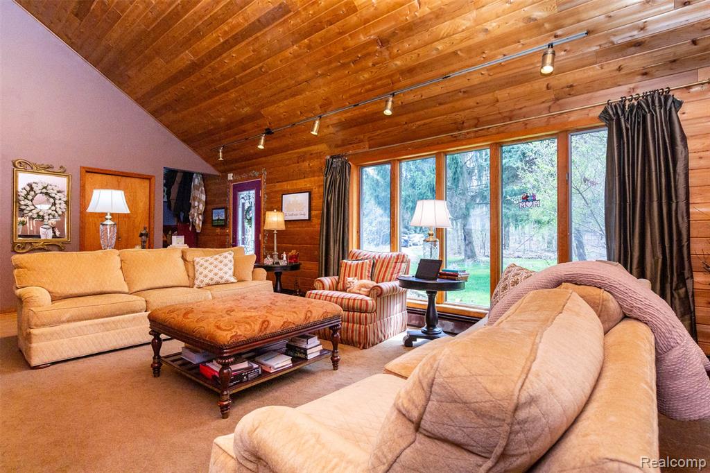 5327 Fern Drive, Fenton, MI 48430 — Photo 8