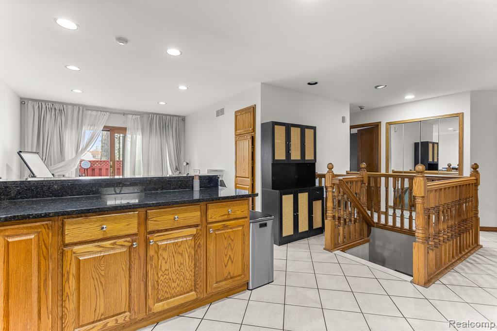 812 N BEECH DALY Road, Dearborn Heights, MI 48127 — Photo 12