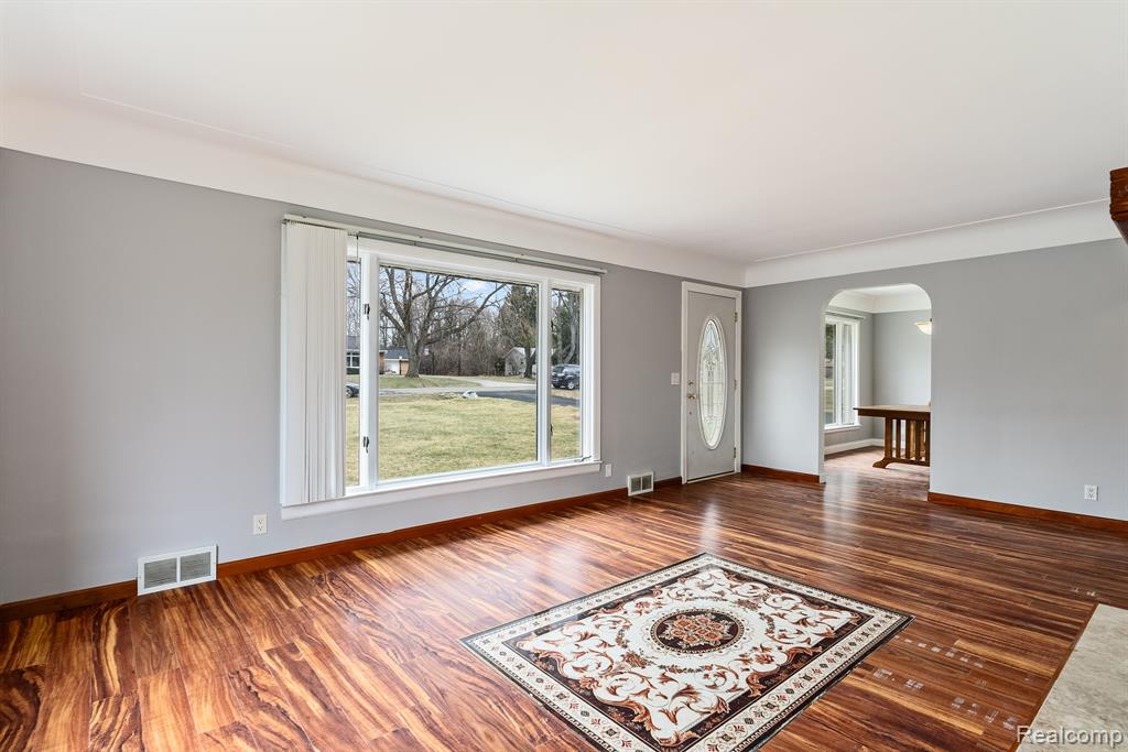 724 NICHOLS Road, Auburn Hills, MI 48326 — Photo 11