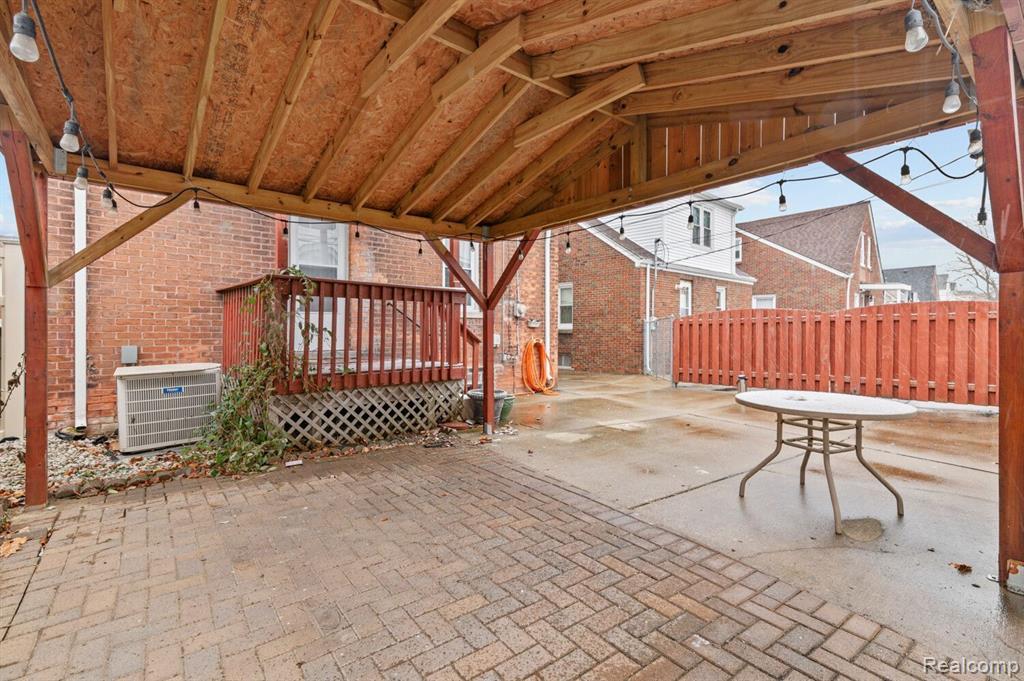 6838 HARTWELL Street, Dearborn, MI 48126 — Photo 25
