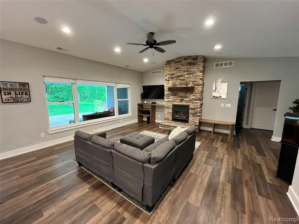 2400 N Hacker Road, Howell, MI 48855 — Photo 2