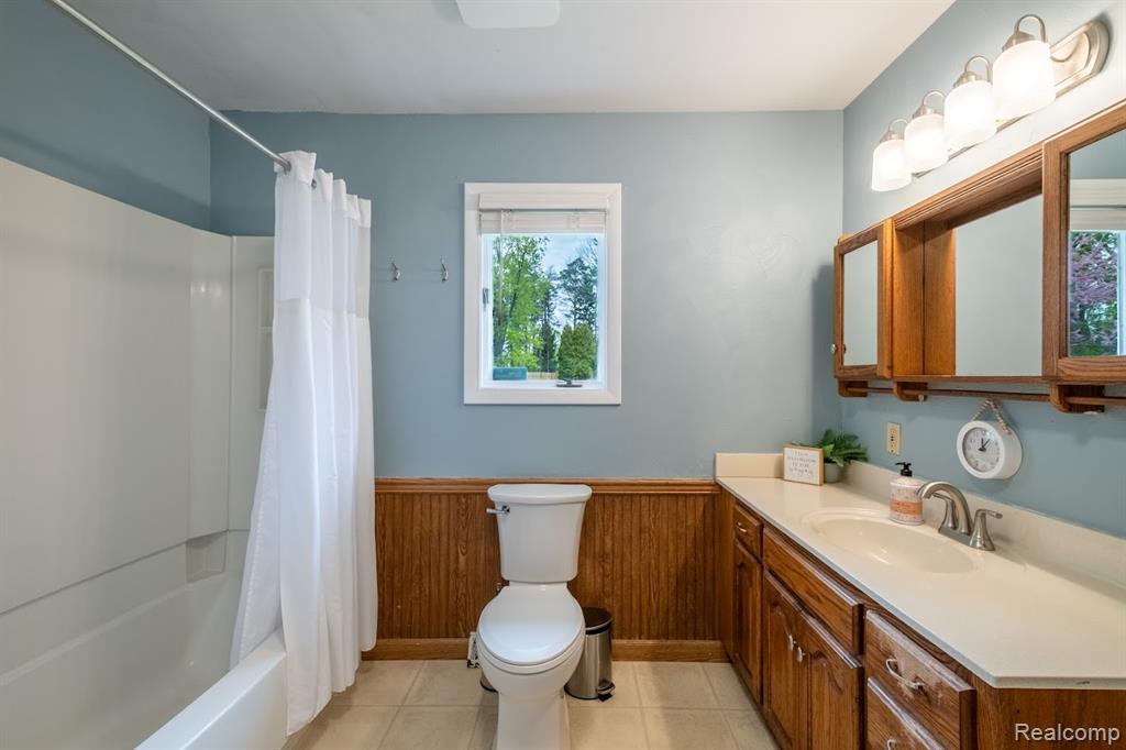 3585 Creekwood Drive, Saginaw, MI 48601 — Photo 16