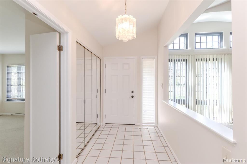 6015 PEBBLE LANE, West Bloomfield, MI — Photo 7