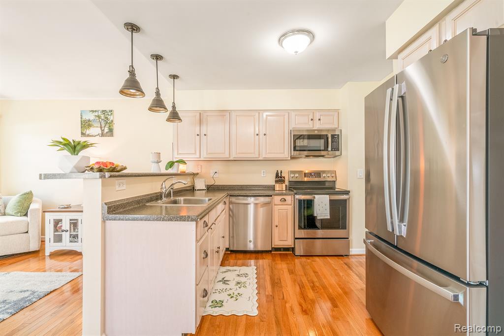 5745 NEW MEADOW Drive, Ypsilanti, MI 48197 — Photo 21