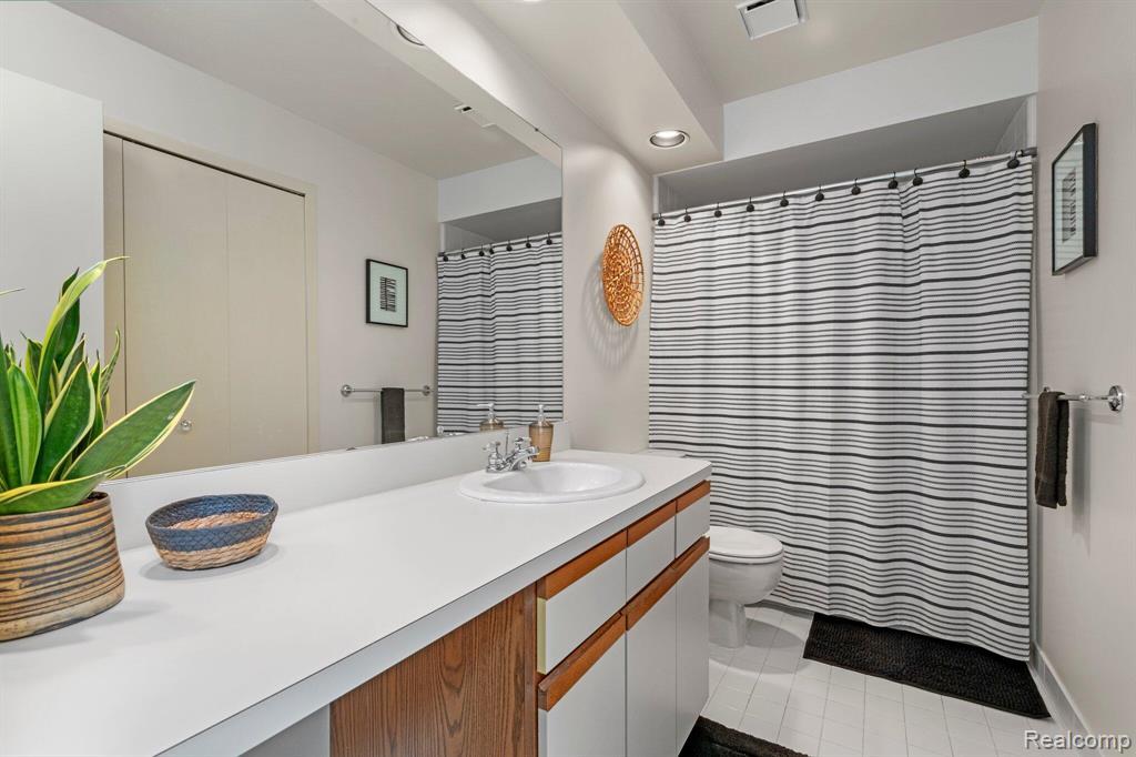 6625 Fireside Court, West Bloomfield, MI — Photo 10