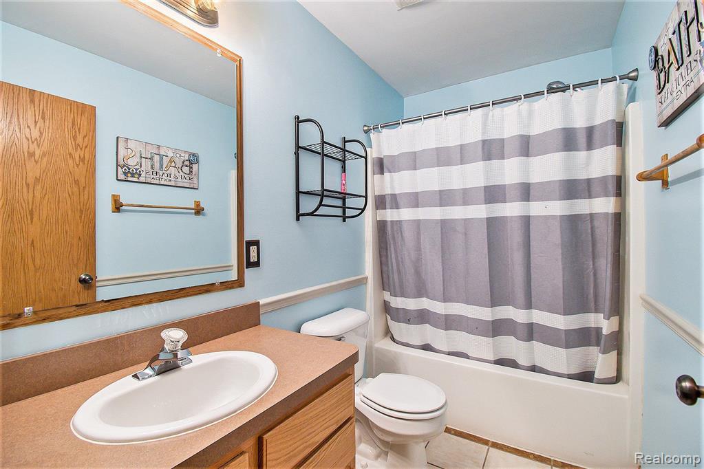 7296 RUSTIC WAY Drive, Fowlerville, MI 48836 — Photo 23