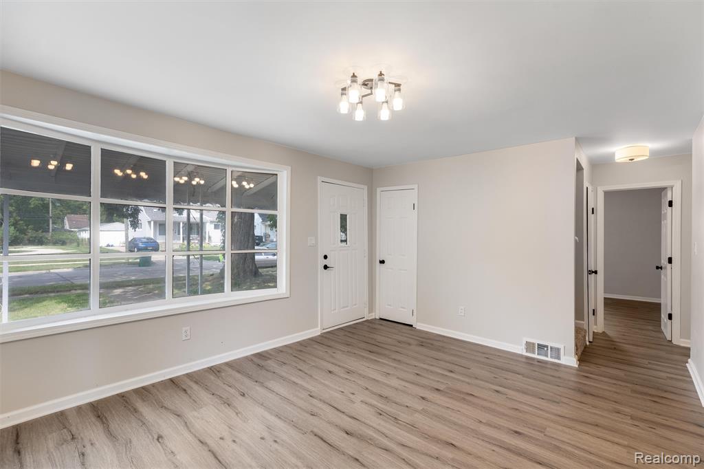 5850 Deering Street, Garden City, MI — Photo 3