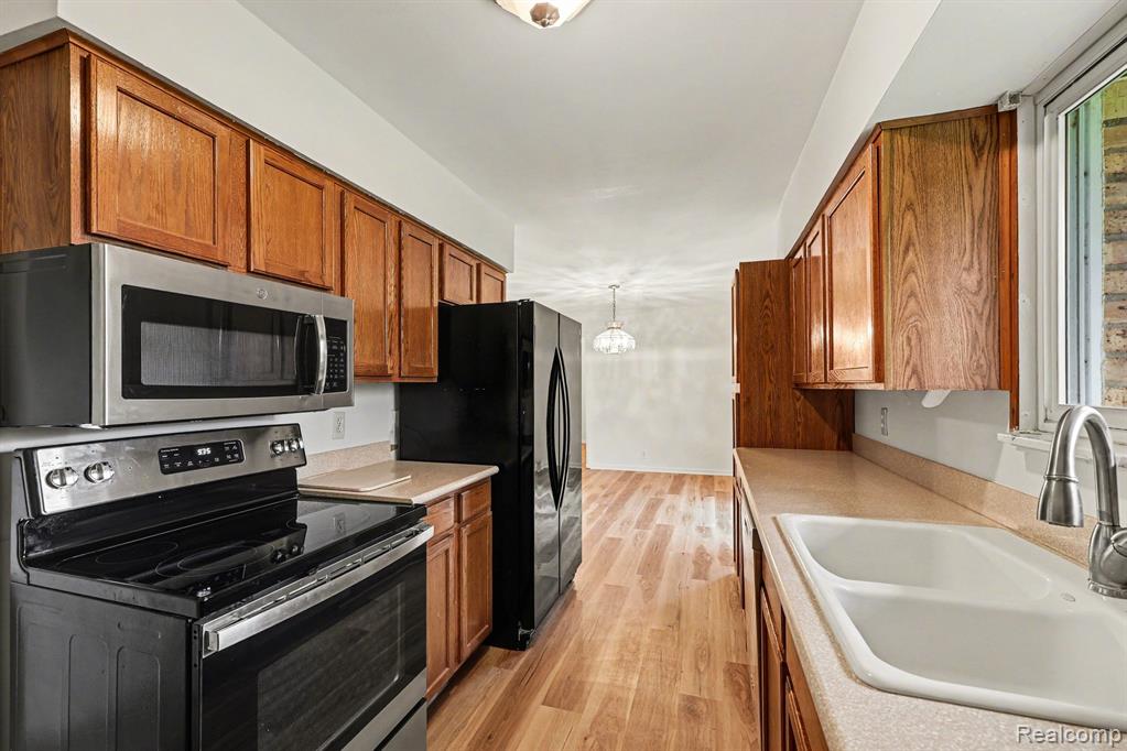 3688 Breaker Street, Waterford, MI 48329 — Photo 6