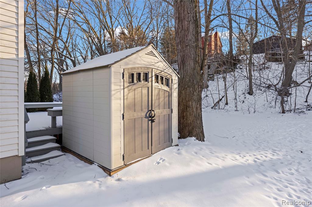 8872 Lagoon Drive, Brighton, MI 48116 — Photo 16
