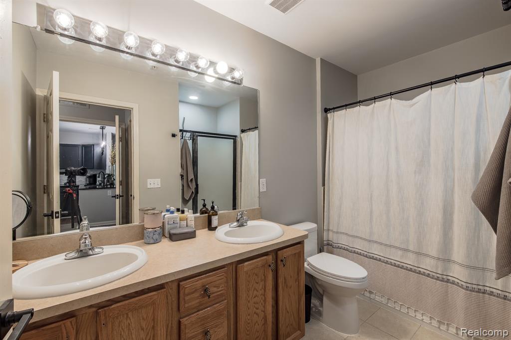 617 Village Lane, 58, Milford, MI 48381 — Photo 20