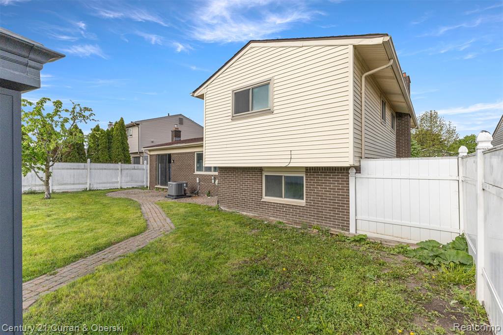 12345 Bedford Drive, Southgate, MI 48195 — Photo 38