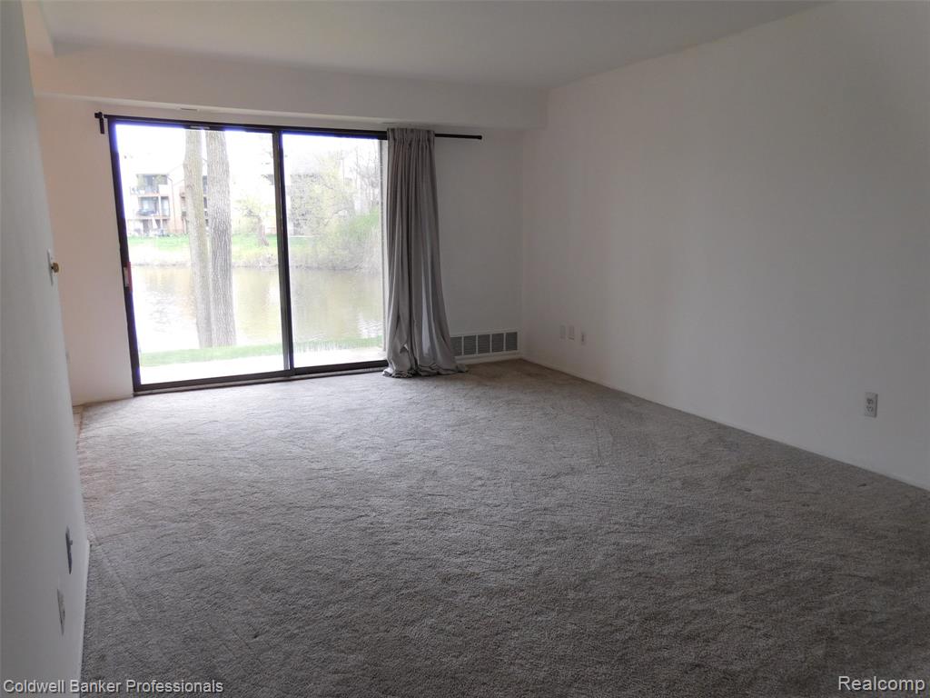 3915 Lone Pine Road, 100, West Bloomfield, MI 48323 — Photo 8