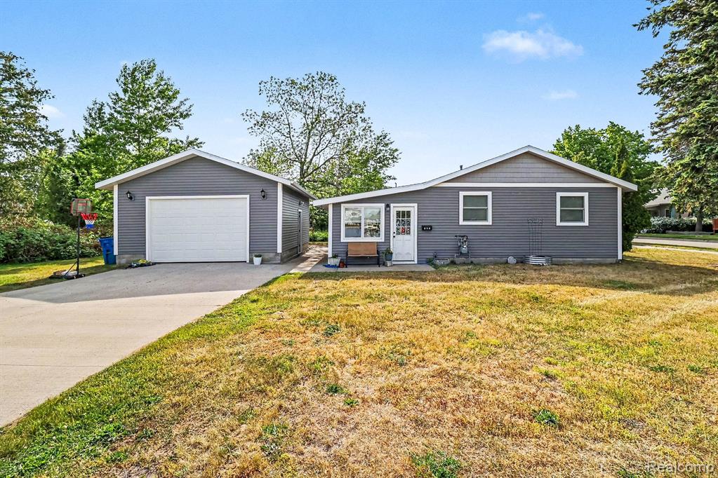 701 W Loomis Street, Ludington, MI 49431 — Photo 9