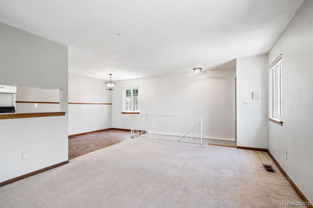 38347 CAROLON Boulevard, Westland, MI — Photo 7