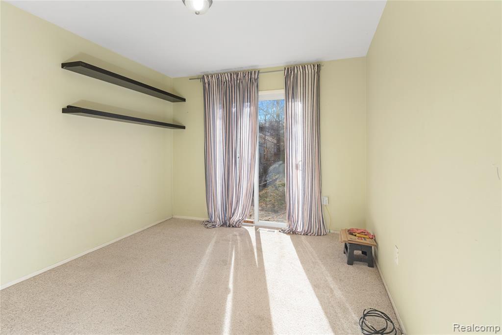 20842 Ridgemont Road, Harper Woods, MI 48225 — Photo 13