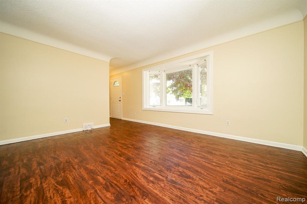 4620 DUDLEY Street, Dearborn Heights, MI 48125 — Photo 12