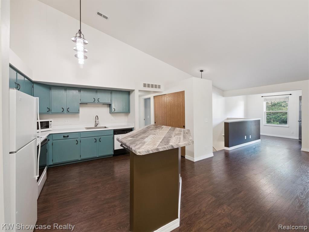 61011 Greenwood Drive, South Lyon, MI 48178 — Photo 9
