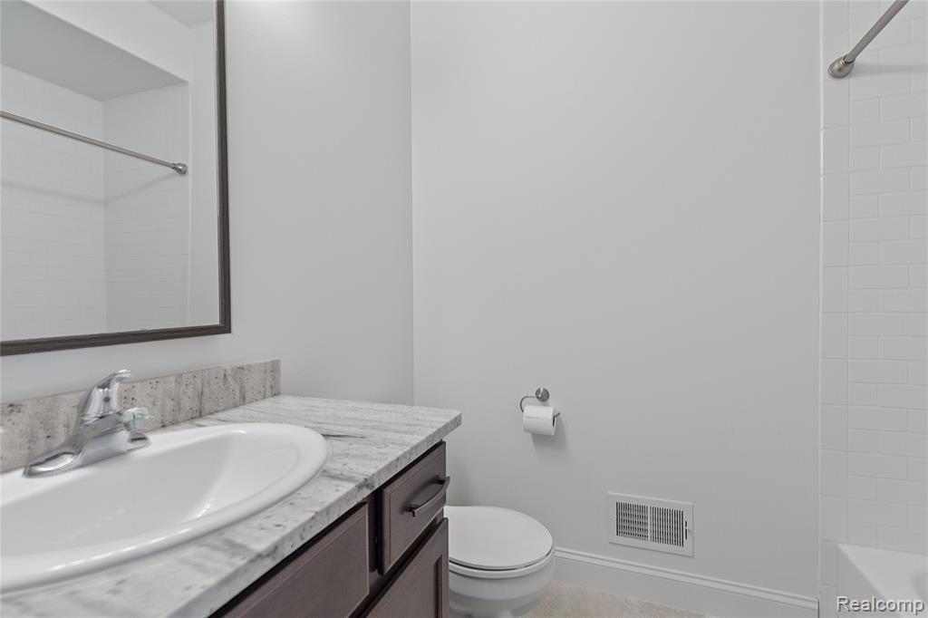 47467 Bayside Circle W, Chesterfield, MI 48047 — Photo 19
