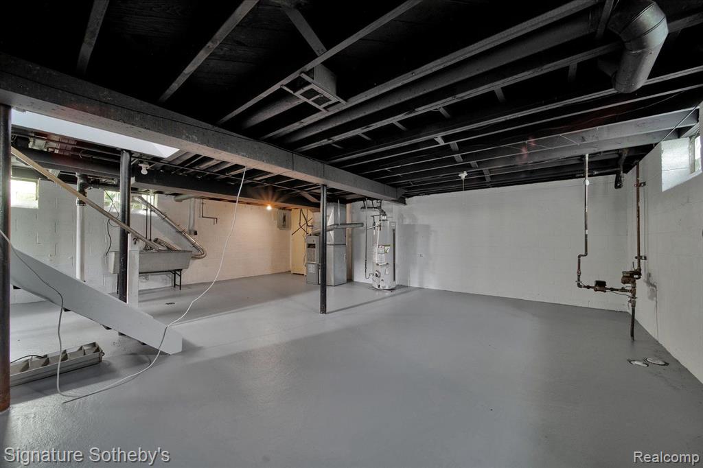 817 W 12 MILE Road, Royal Oak, MI 48073 — Photo 16