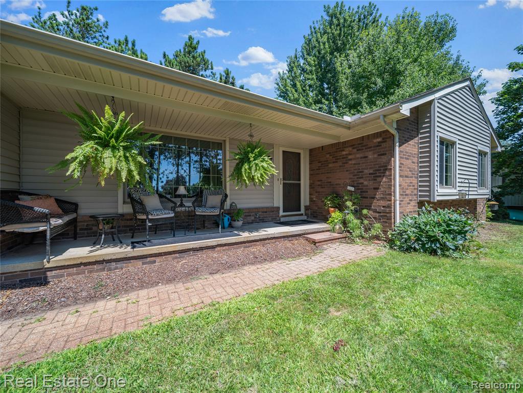 5223 Red Fox Drive, Brighton, MI 48114 — Photo 2