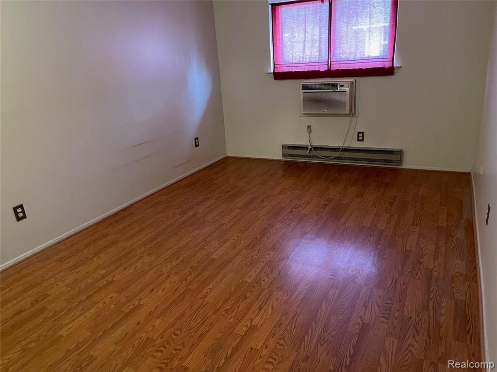 7325 WOODVIEW DR. Unit #4, Westland, MI — Photo 15