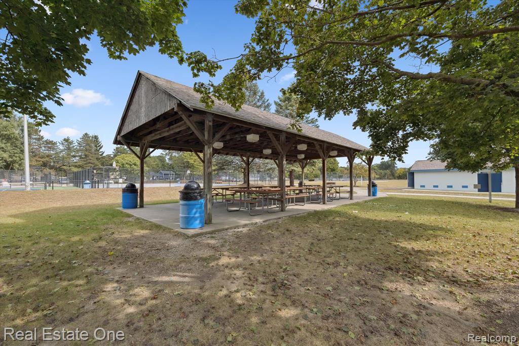 2436 Woodlawn Street, Wolverine Lake, MI 48390 — Photo 46