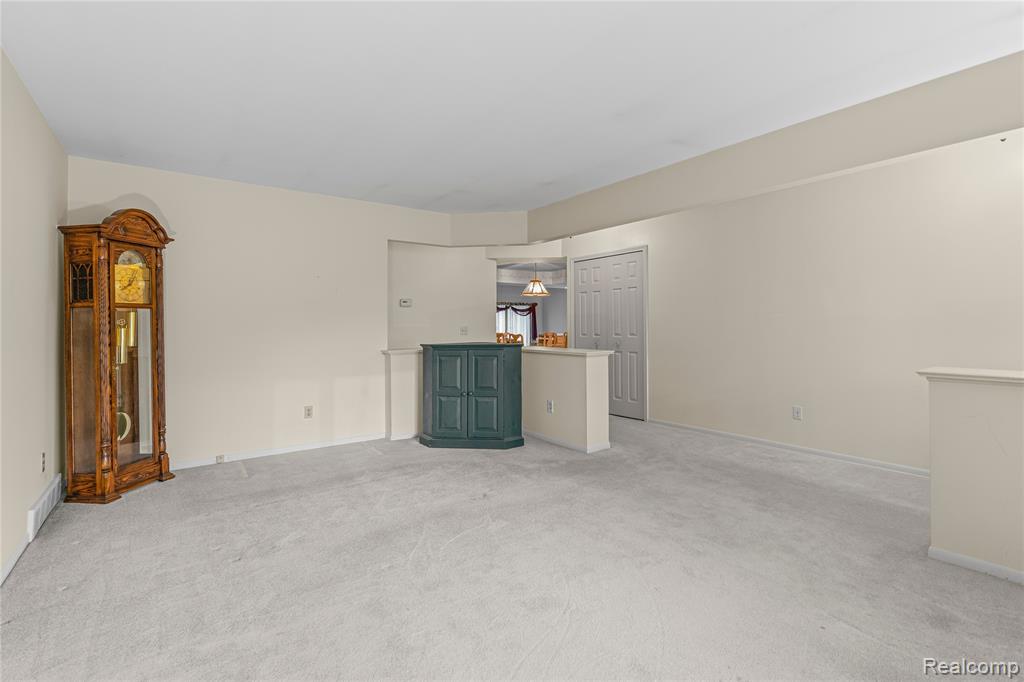 6247 King Arthur Court, Swartz Creek, MI 48473 — Photo 21