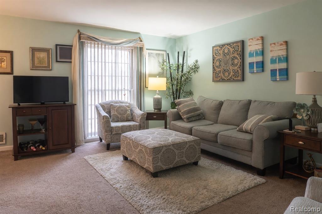20210 Vernier Road, B, Harper Woods, MI 48225 — Photo 8