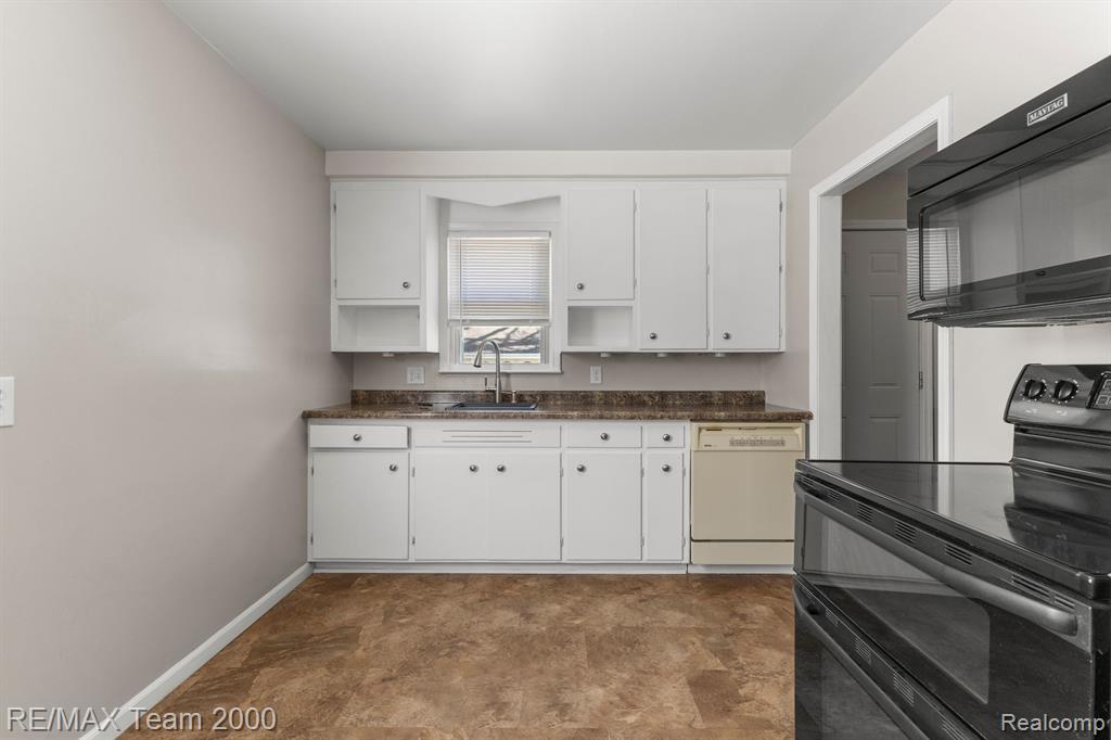 4540 FLEMING Street, Dearborn Heights, MI 48125 — Photo 9