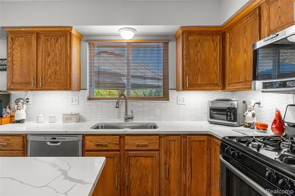 780 Saint Johns Boulevard, Lincoln Park, MI 48146 — Photo 11