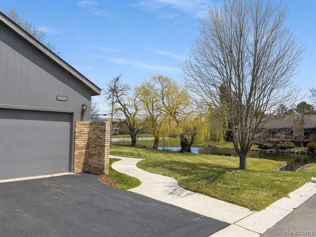 5525 Woodland Court, West Bloomfield, MI — Photo 4