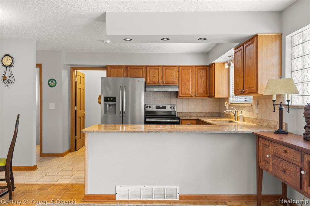 4051 JOHNSON Drive, Sterling Heights, MI 48310 — Photo 21