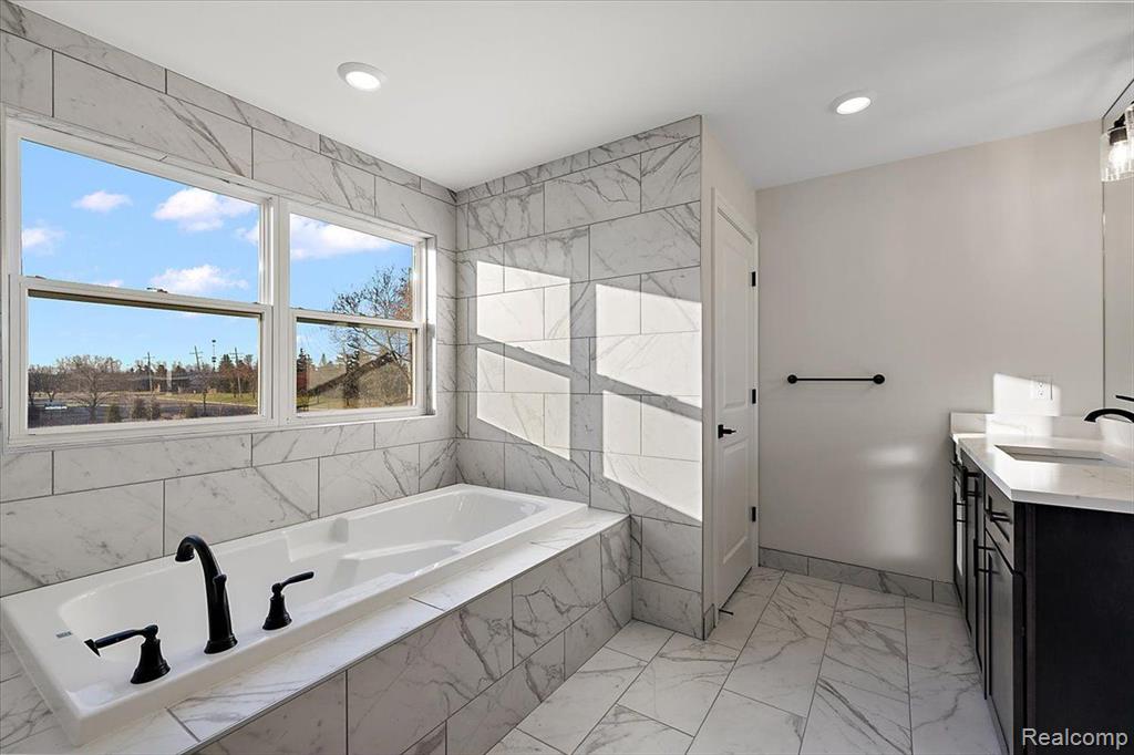 4075 Blossom Drive, Sterling Heights, MI 48314 — Photo 45