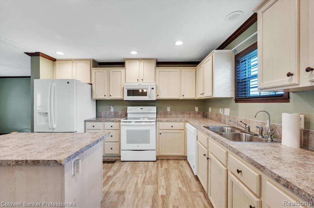 289 Pompano Court, Lapeer, MI 48446 — Photo 10