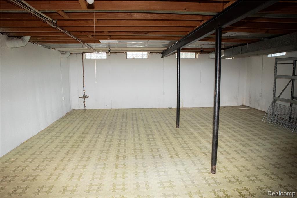 21664 Hall Road, Woodhaven, MI 48183 — Photo 36