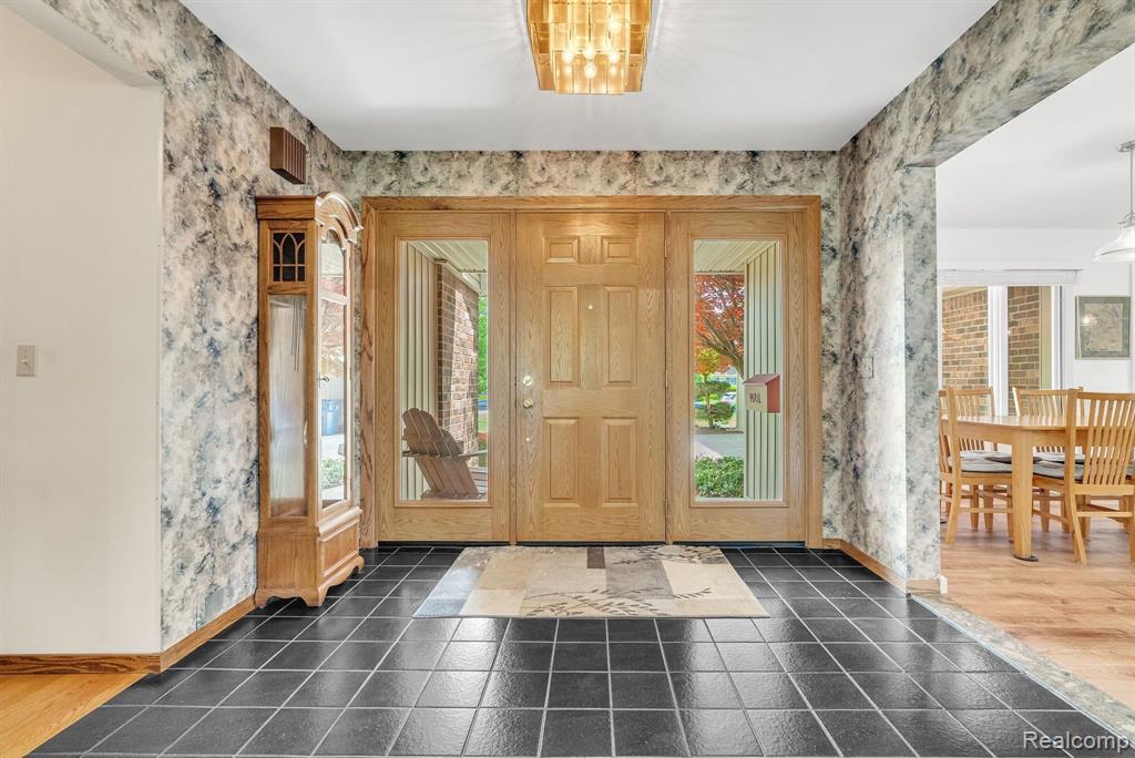 836 BOUTELL Drive, Grand Blanc, MI 48439 — Photo 8