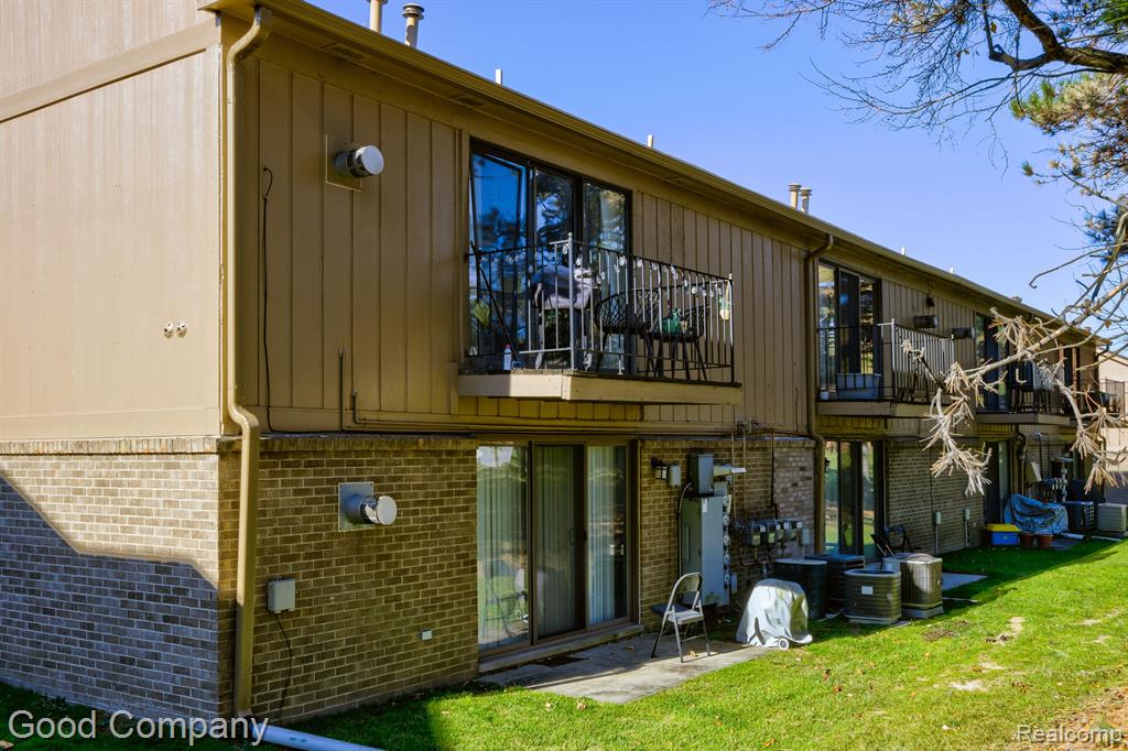 27260 EVERGREEN Road, Lathrup Village, MI 48076 — Photo 31