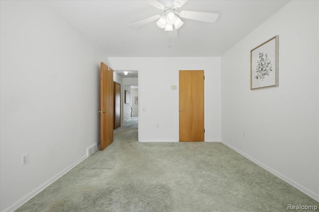 20290 Vernier Road, Harper Woods, MI 48225 — Photo 16