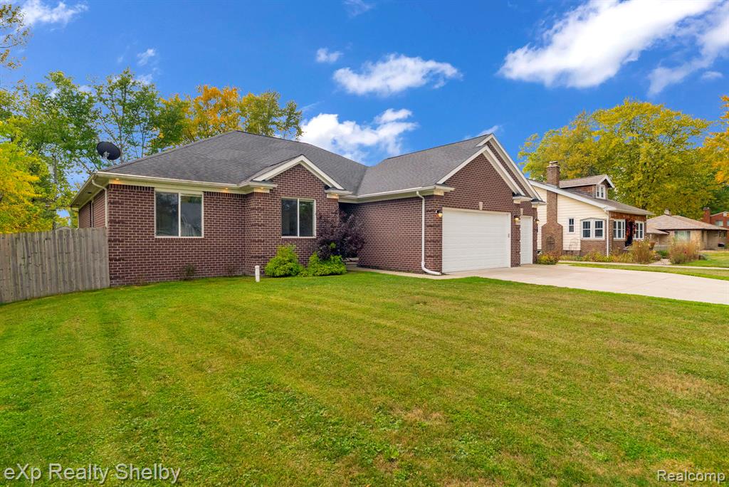 24986 Murray Street, Harrison Township, MI — Photo 4