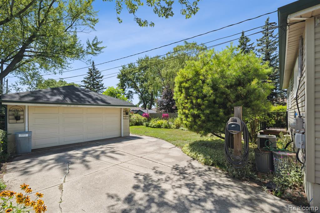 543 Broadacre Avenue, Clawson, MI — Photo 32