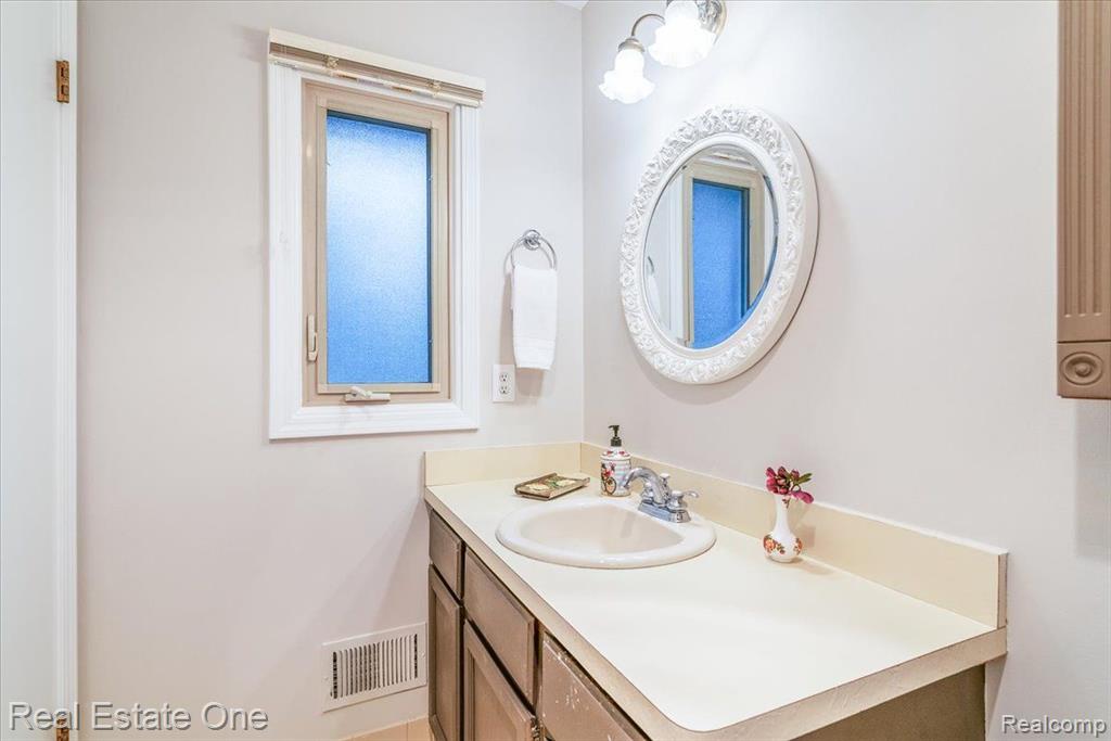 16161 WEATHERFIELD Drive, Northville, MI 48168 — Photo 46