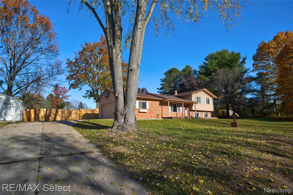 9367 Longmeadow Court, Fenton, MI 48430 — Photo 4