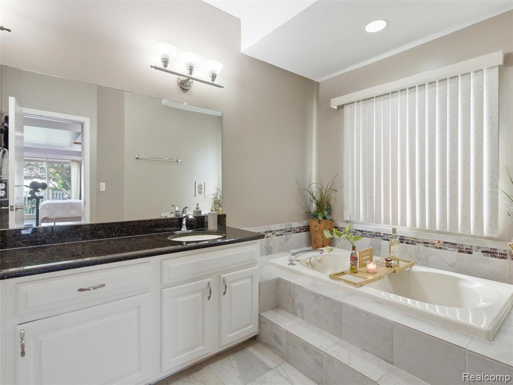 48507 Montelepre Drive, Utica, MI 48315 — Photo 12
