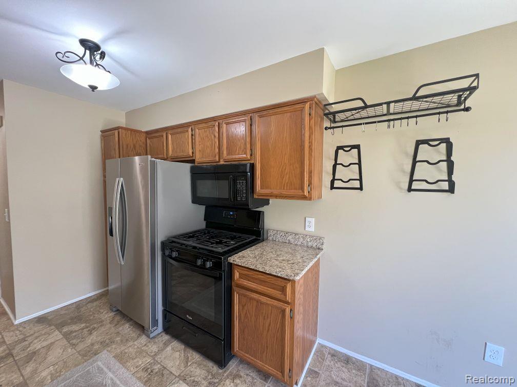 1532 DOVER Hill S, Walled Lake, MI 48390 — Photo 12