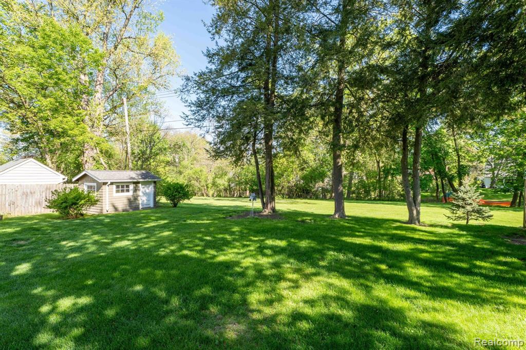950 W LINCOLN Street, Birmingham, MI 48009 — Photo 8